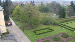 Příjezdová cesta k zámku