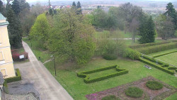 Příjezdová cesta k zámku