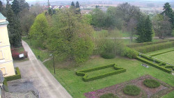 Příjezdová cesta k zámku