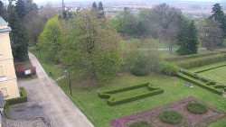 Příjezdová cesta k zámku