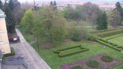 Příjezdová cesta k zámku