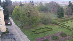 Příjezdová cesta k zámku