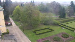 Příjezdová cesta k zámku