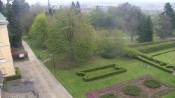 Příjezdová cesta k zámku