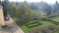 Příjezdová cesta k zámku