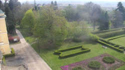 Příjezdová cesta k zámku