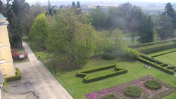 Příjezdová cesta k zámku