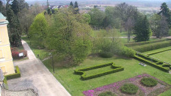 Příjezdová cesta k zámku