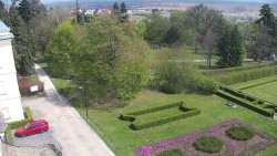 Příjezdová cesta k zámku