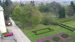 Příjezdová cesta k zámku