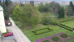 Příjezdová cesta k zámku