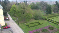 Příjezdová cesta k zámku