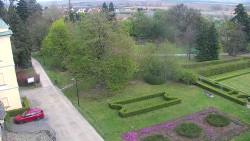 Příjezdová cesta k zámku