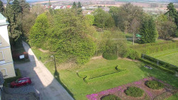 Příjezdová cesta k zámku