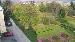 Příjezdová cesta k zámku