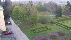 Příjezdová cesta k zámku