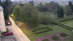 Příjezdová cesta k zámku