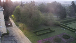 Příjezdová cesta k zámku