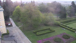 Příjezdová cesta k zámku