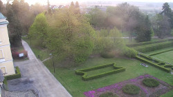 Příjezdová cesta k zámku