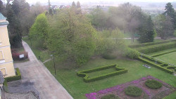 Příjezdová cesta k zámku