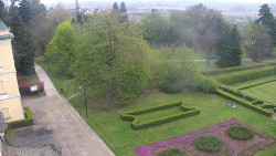 Příjezdová cesta k zámku