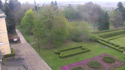 Příjezdová cesta k zámku