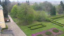 Příjezdová cesta k zámku