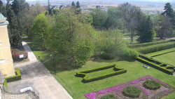 Příjezdová cesta k zámku