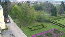 Příjezdová cesta k zámku