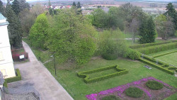 Příjezdová cesta k zámku