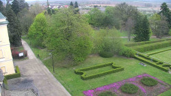 Příjezdová cesta k zámku