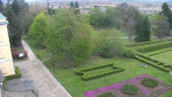 Příjezdová cesta k zámku