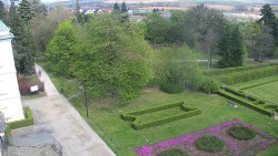 Příjezdová cesta k zámku