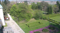 Příjezdová cesta k zámku