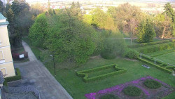 Příjezdová cesta k zámku