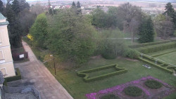 Příjezdová cesta k zámku