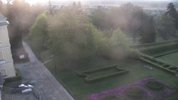 Příjezdová cesta k zámku