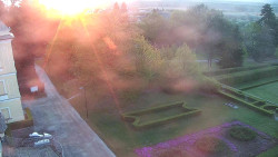 Příjezdová cesta k zámku