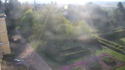 Příjezdová cesta k zámku