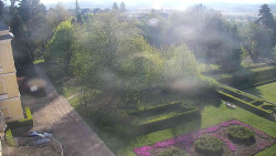 Příjezdová cesta k zámku