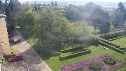 Příjezdová cesta k zámku