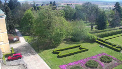 Příjezdová cesta k zámku