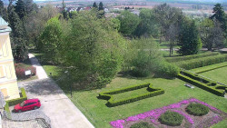 Příjezdová cesta k zámku