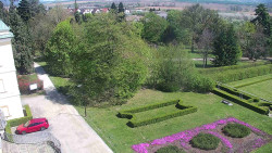 Příjezdová cesta k zámku