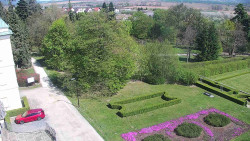 Příjezdová cesta k zámku