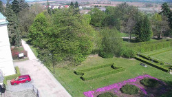 Příjezdová cesta k zámku