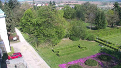 Příjezdová cesta k zámku