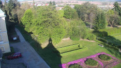 Příjezdová cesta k zámku