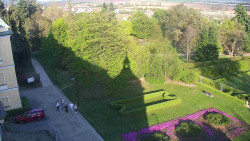 Příjezdová cesta k zámku